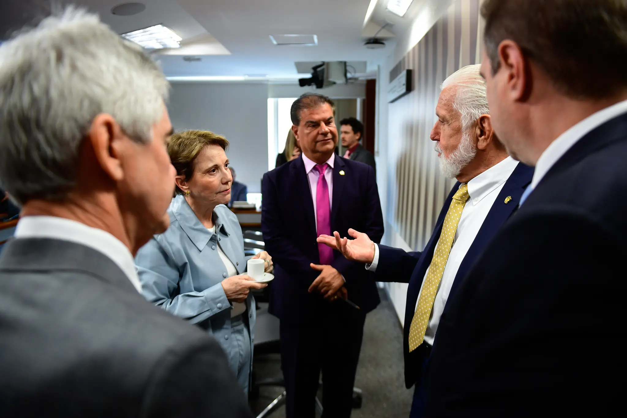 Senadores brasileiros ouvem orientação para abrir canal direto com Trump e tentar adiar tarifa de 50% - Imagem do artigo original