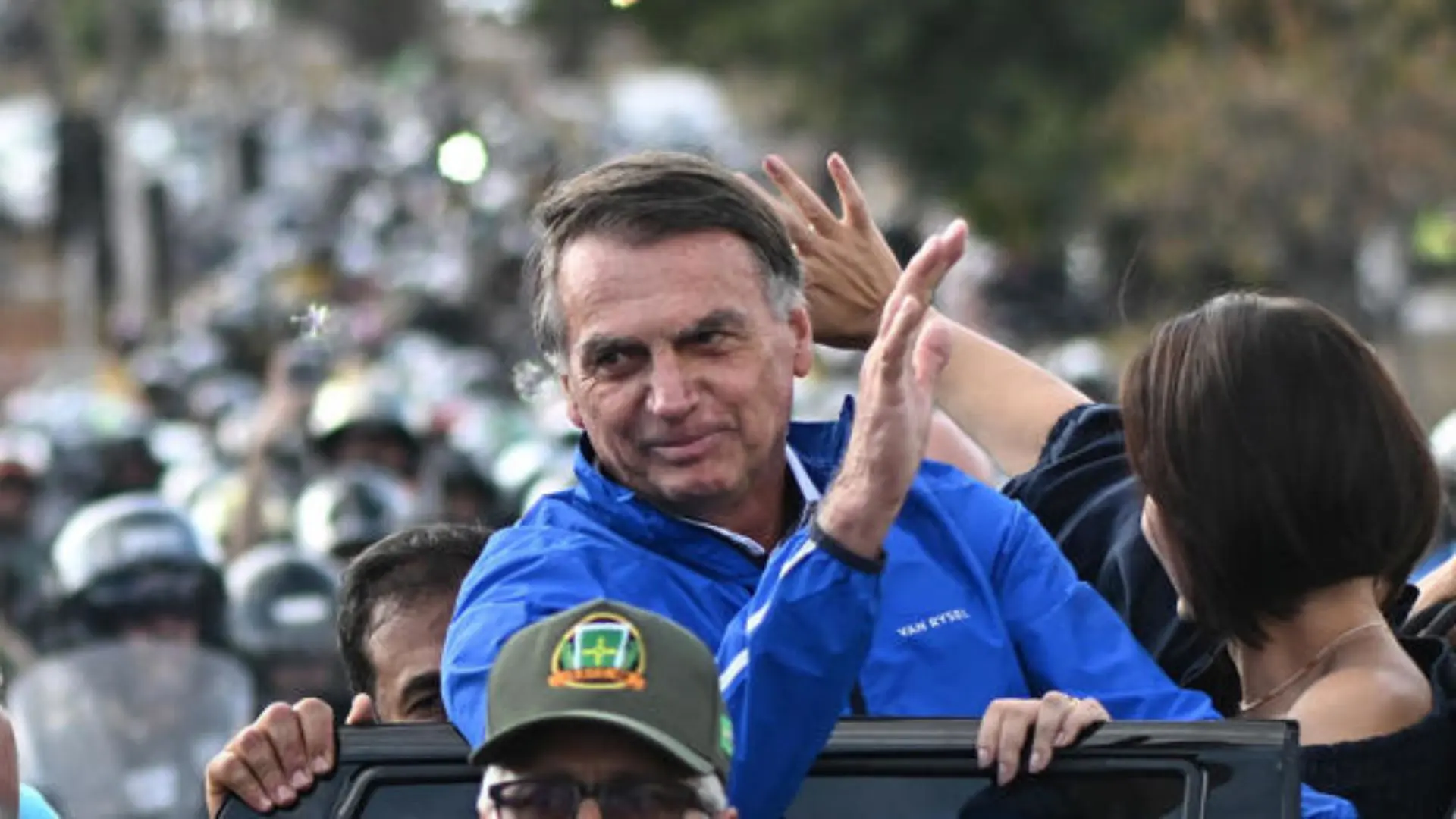 Bolsonaro participa de motociata em Brasília, mas permanece em silêncio - Imagem do artigo original