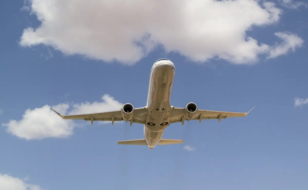 SkyWest escapa de tarifa de Trump e mantém liderança na compra de jatos Embraer nos EUA - Imagem do artigo original
