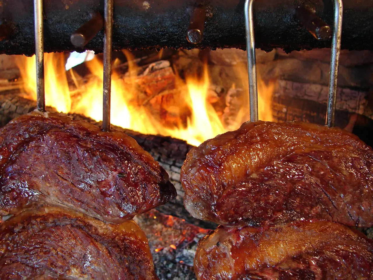 Tarifa extra dos EUA pode reduzir preços de café e carne bovina no mercado brasileiro - Imagem do artigo original