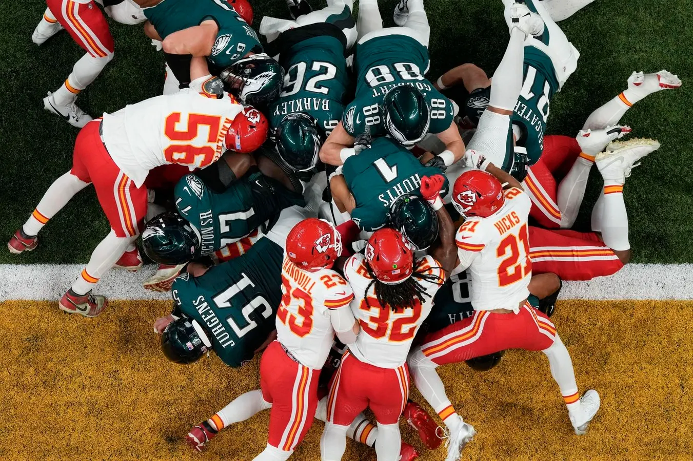 Abertura dos camps da AFC traz disputa por vagas de quarterback e novatos promissores no jogo terrestre - Imagem do artigo