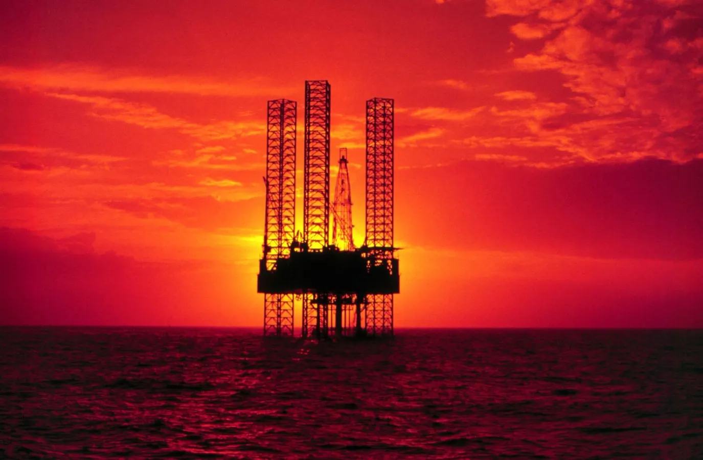 Previsão de excesso de oferta não derruba preços do petróleo, que seguem firmes - Imagem do artigo