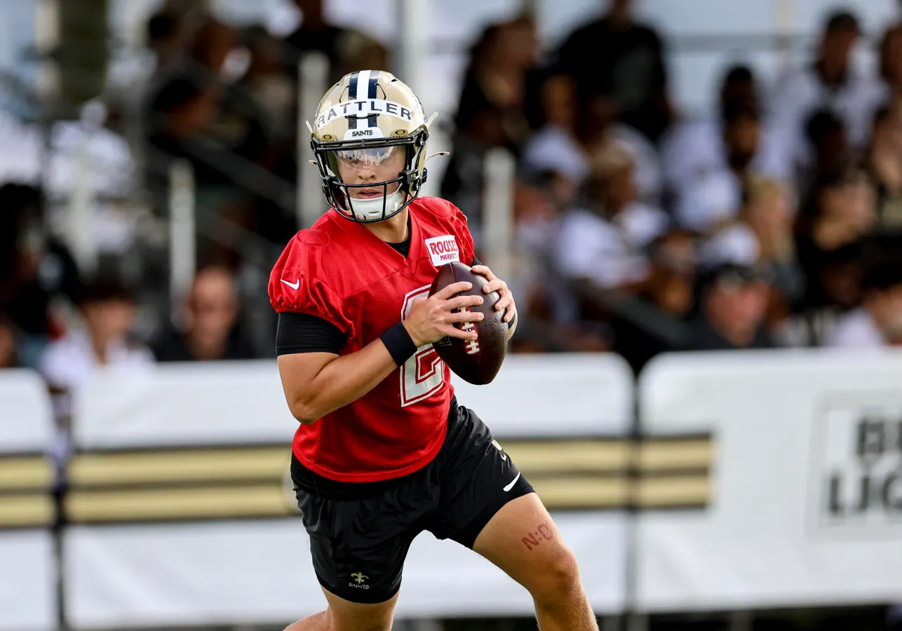 Batalhas por posição, “hold-ins” e lesões marcam a primeira semana dos camps da NFL - Imagem do artigo