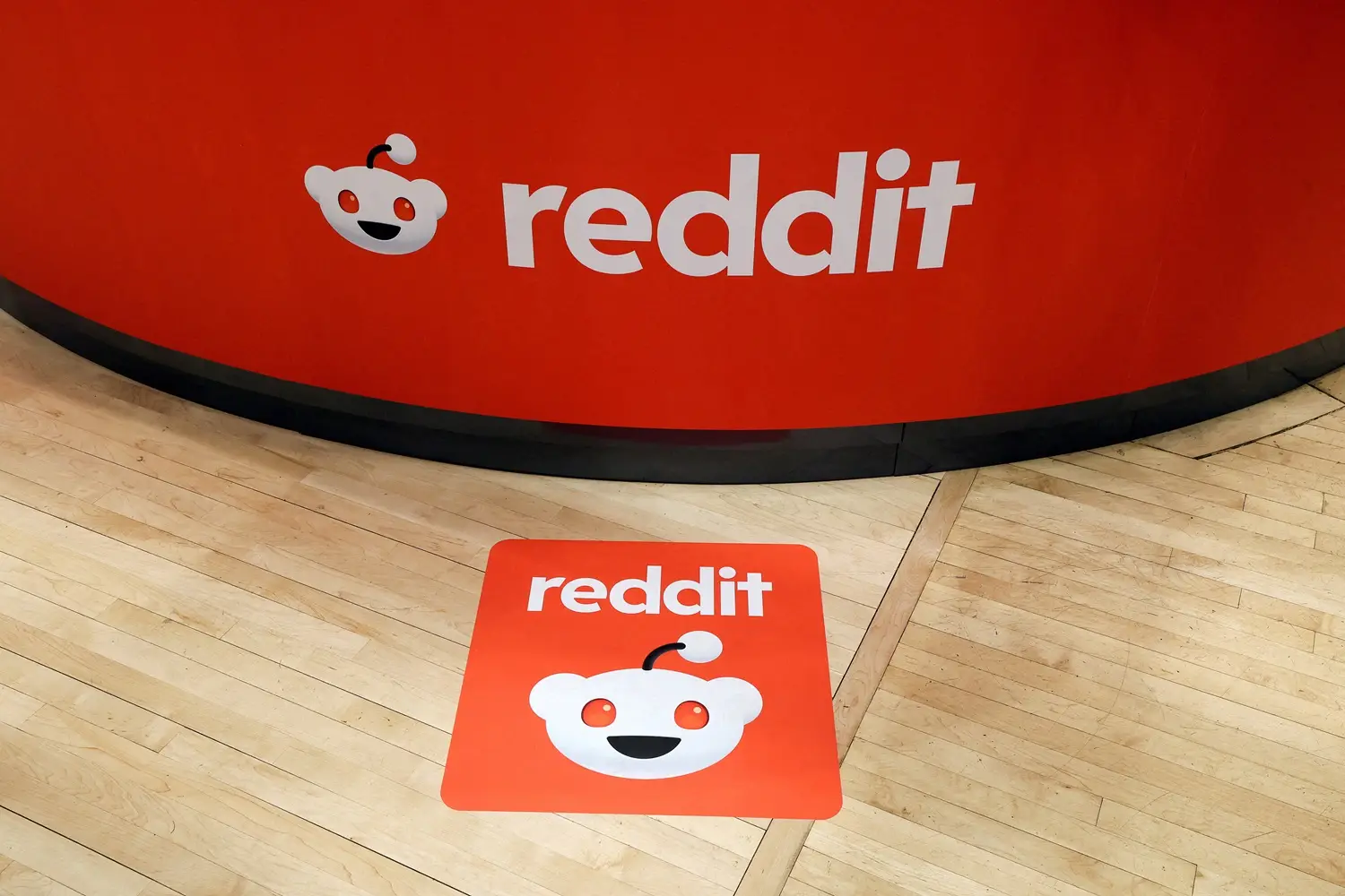Reddit eleva projeção de receita para o 3º trimestre com avanço de anúncios apoiados por IA - Imagem do artigo