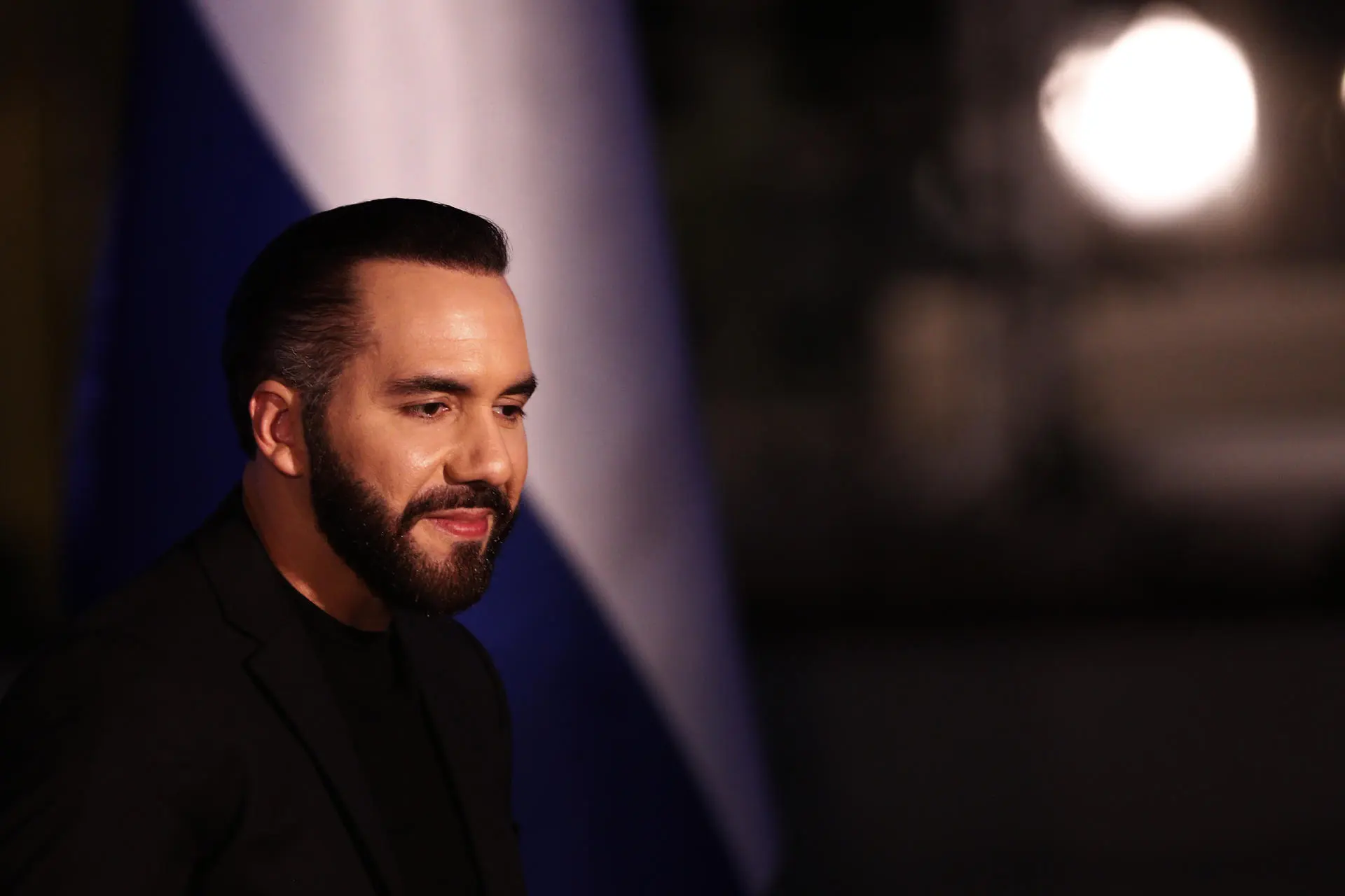Assembleia de El Salvador aprova emenda que libera reeleição presidencial sem limite - Imagem do artigo original