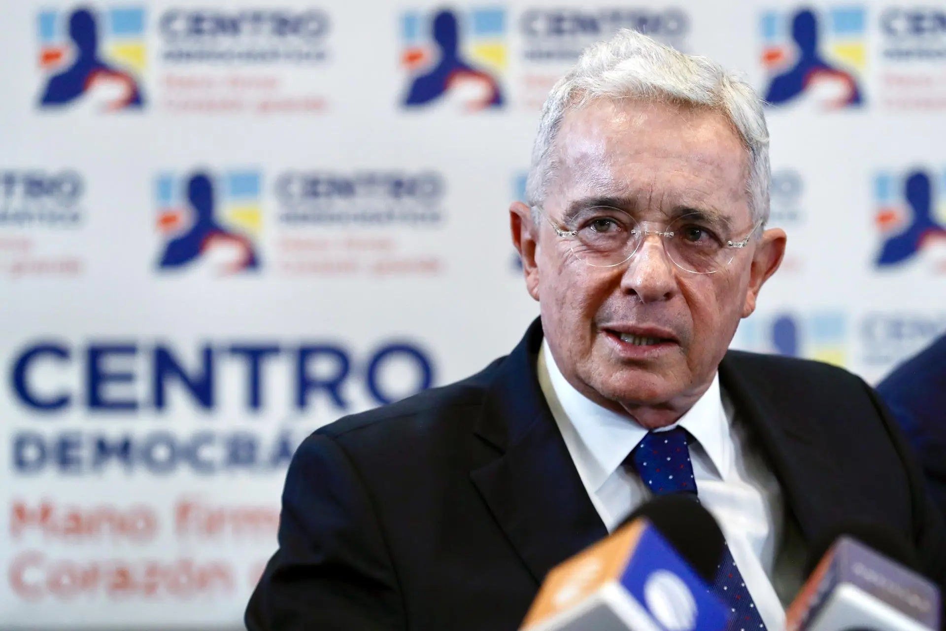 Justiça colombiana condena Álvaro Uribe a 12 anos de prisão - Imagem do artigo original