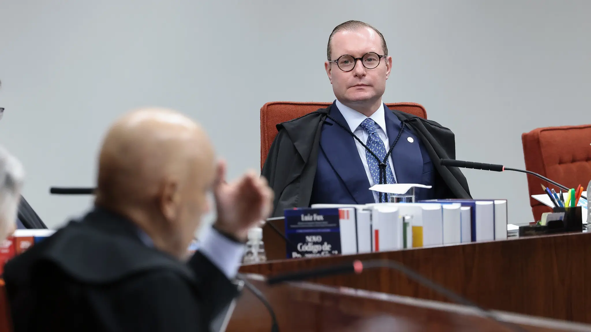STF escolhe Cristiano Zanin como relator de ação do PT que tenta impedir sanções a Alexandre de Moraes - Imagem do artigo original