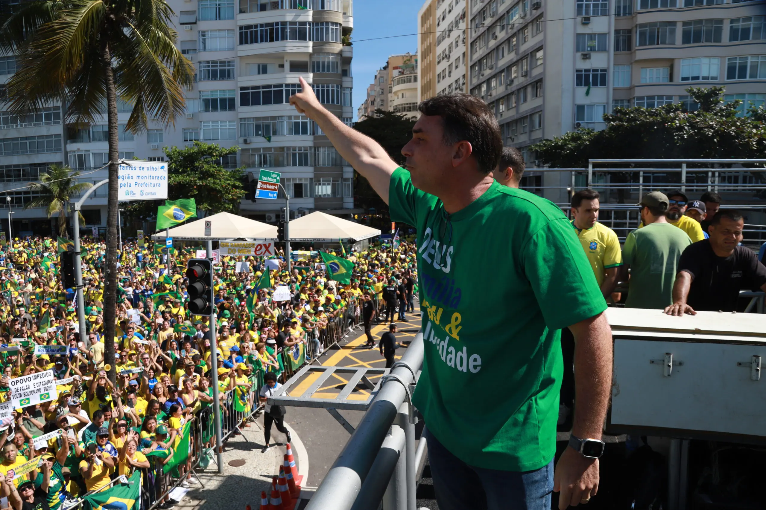 Moraes determina prisão domiciliar integral de Bolsonaro e aponta cinco postagens como prova de descumprimento - Imagem do artigo original