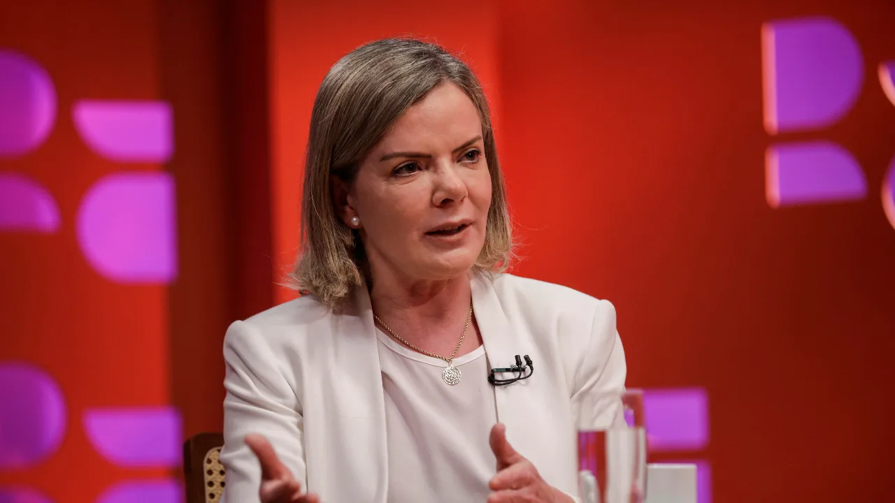 Gleisi Hoffmann cobra União Brasil e PP após críticas sobre tarifas dos Estados Unidos - Imagem do artigo original