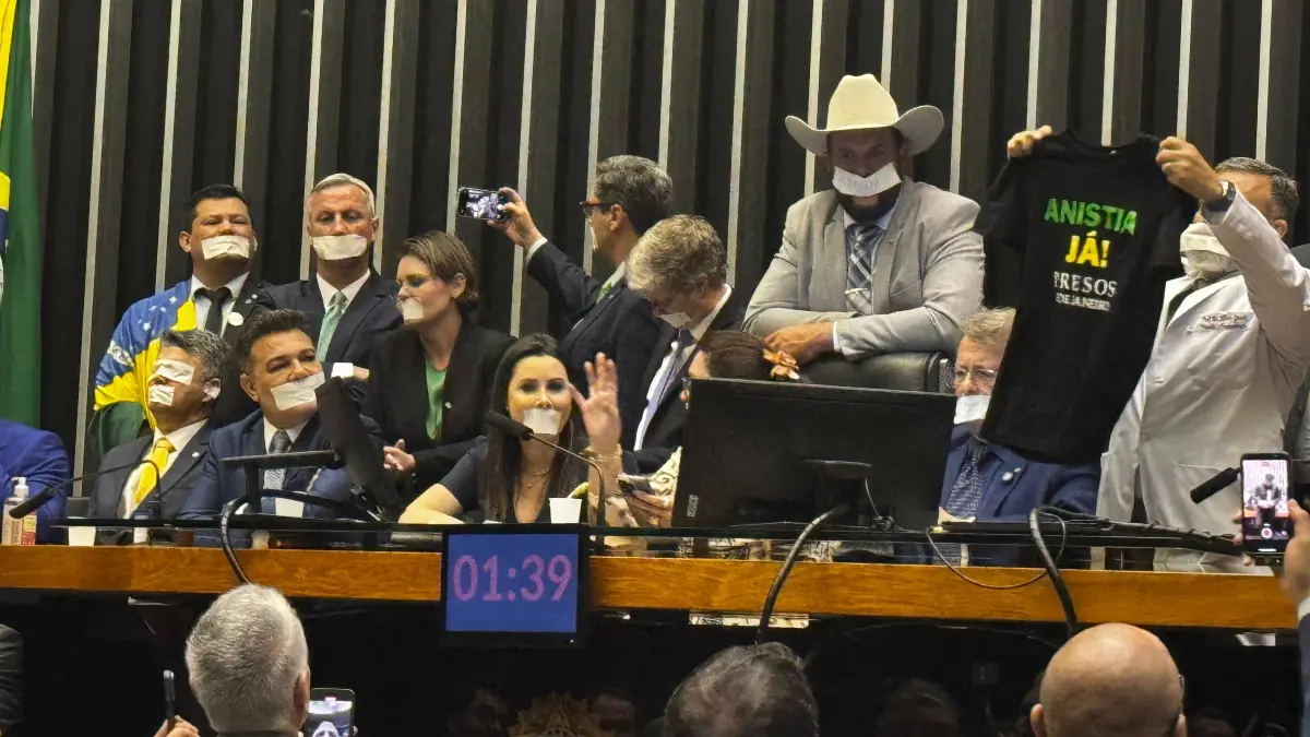 Oposição impede retomada das sessões no Congresso e exige votação de anistia e impeachment de Moraes - Imagem do artigo original
