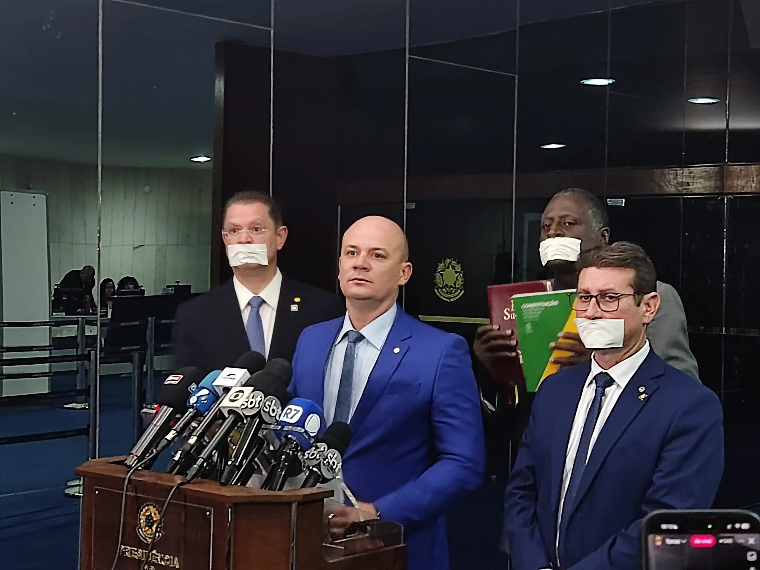 Deputados do PL protocolam no Senado pedido de impeachment contra Alexandre de Moraes - Imagem do artigo original