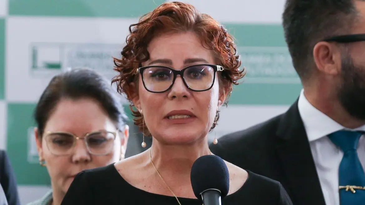 CCJC avança em processo de cassação de Carla Zambelli; deputada será ouvida de Roma - Imagem do artigo original