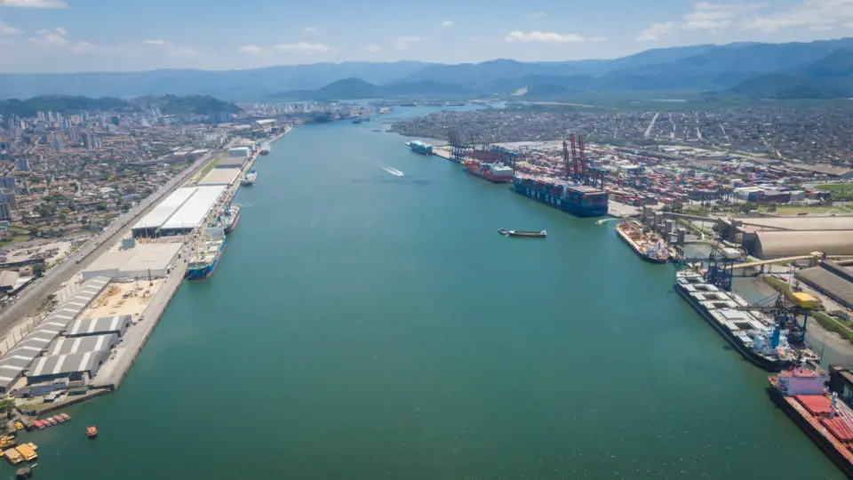 Corrida para evitar tarifa dos EUA faz Porto de Santos bater recorde mensal de 17 milhões de toneladas - Imagem do artigo original
