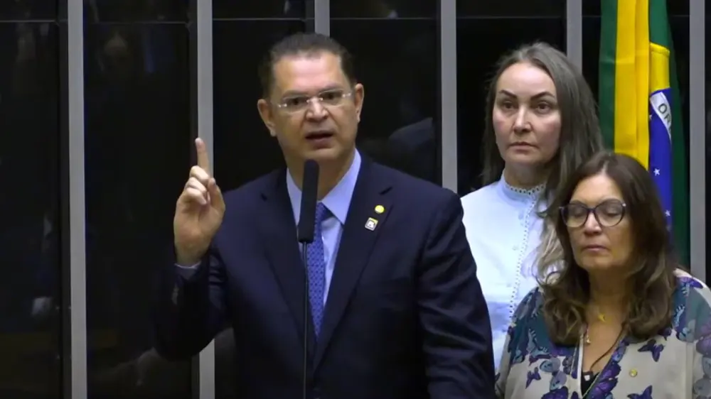 Sóstenes Cavalcante pede desculpas a Hugo Motta por fala sobre suposto acordo para desocupação da Câmara - Imagem do artigo original