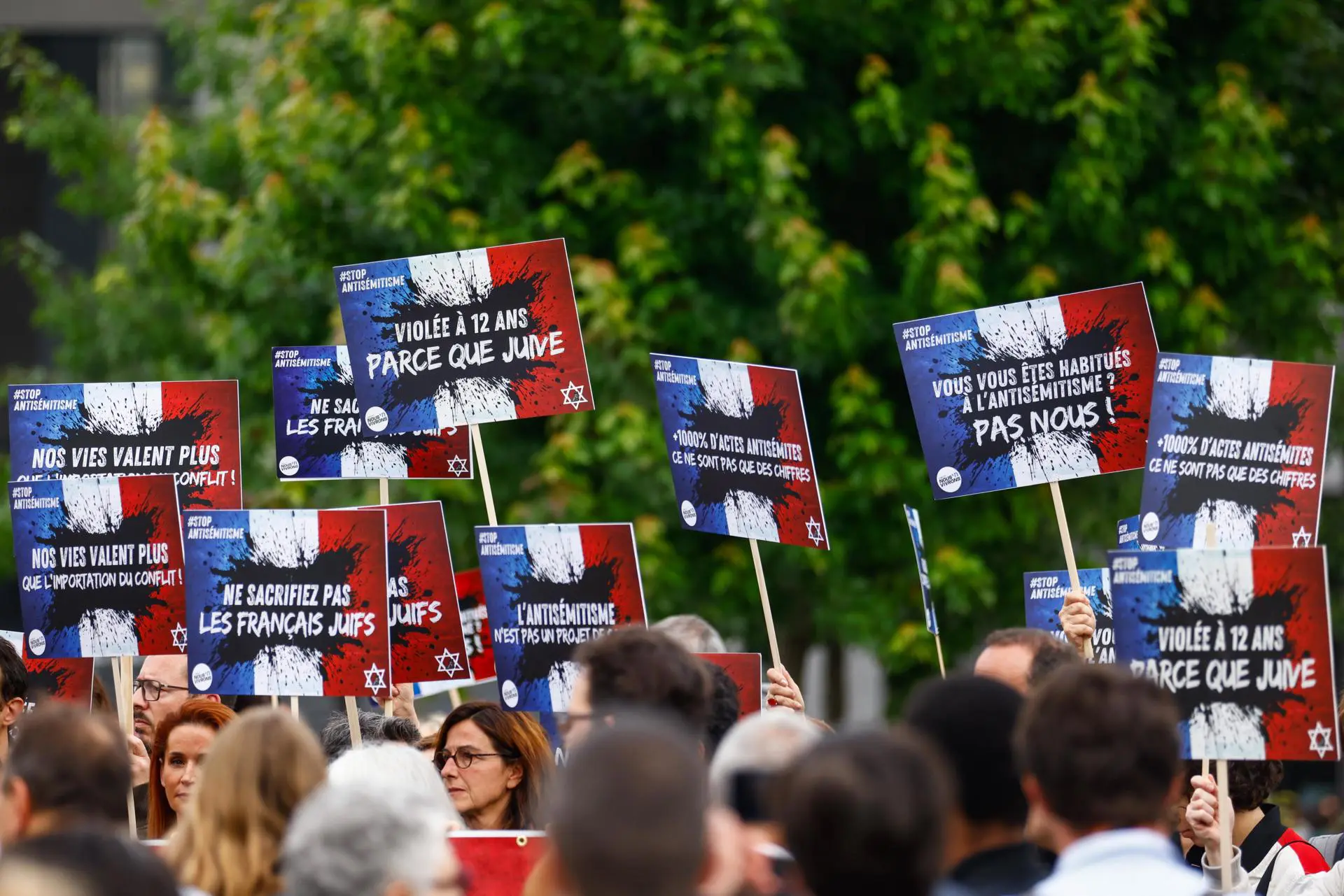 Governo israelense responsabiliza Macron por vandalismo contra escritório da El Al em Paris - Imagem do artigo original