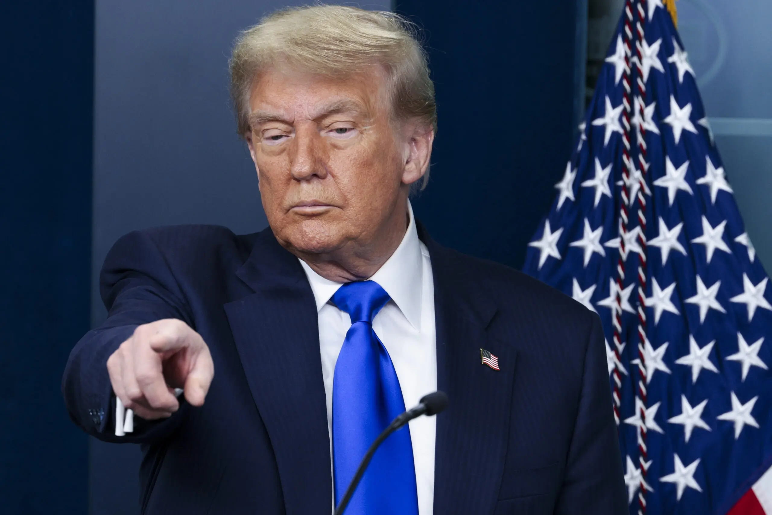 Trump ameaça ampliar tarifas a países que compram petróleo russo e cita Brasil, China e Índia - Imagem do artigo original