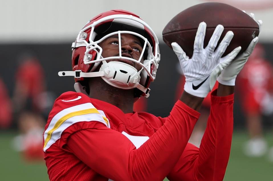 Tyquan Thornton se destaca em estreia pelos Chiefs na derrota de pré-temporada para os Cardinals - Imagem do artigo original