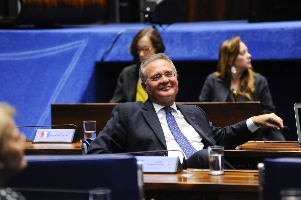 Renan Calheiros e Cid Gomes cogitaram uso de força para remover aliados de Bolsonaro do plenário - Imagem do artigo original