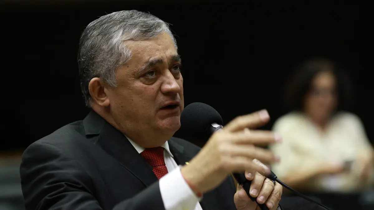 Líder do governo Lula compara medida de Trump contra sem-teto a “face cruel do nazismo” - Imagem do artigo original