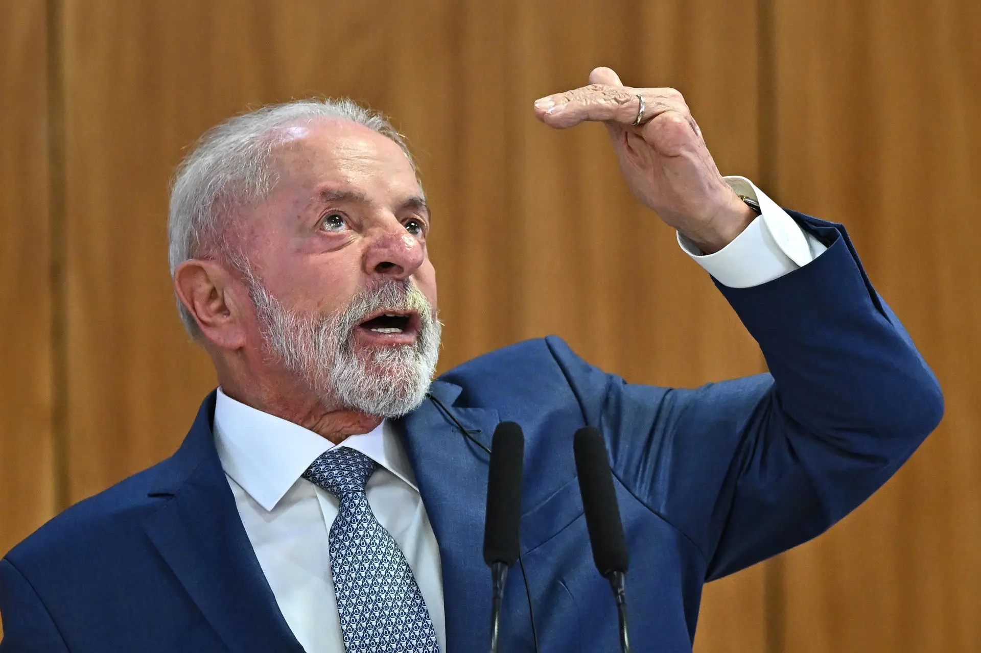 Governo Lula prepara pacote bilionário para conter impacto de tarifa de 50% imposta pelos EUA - Imagem do artigo original