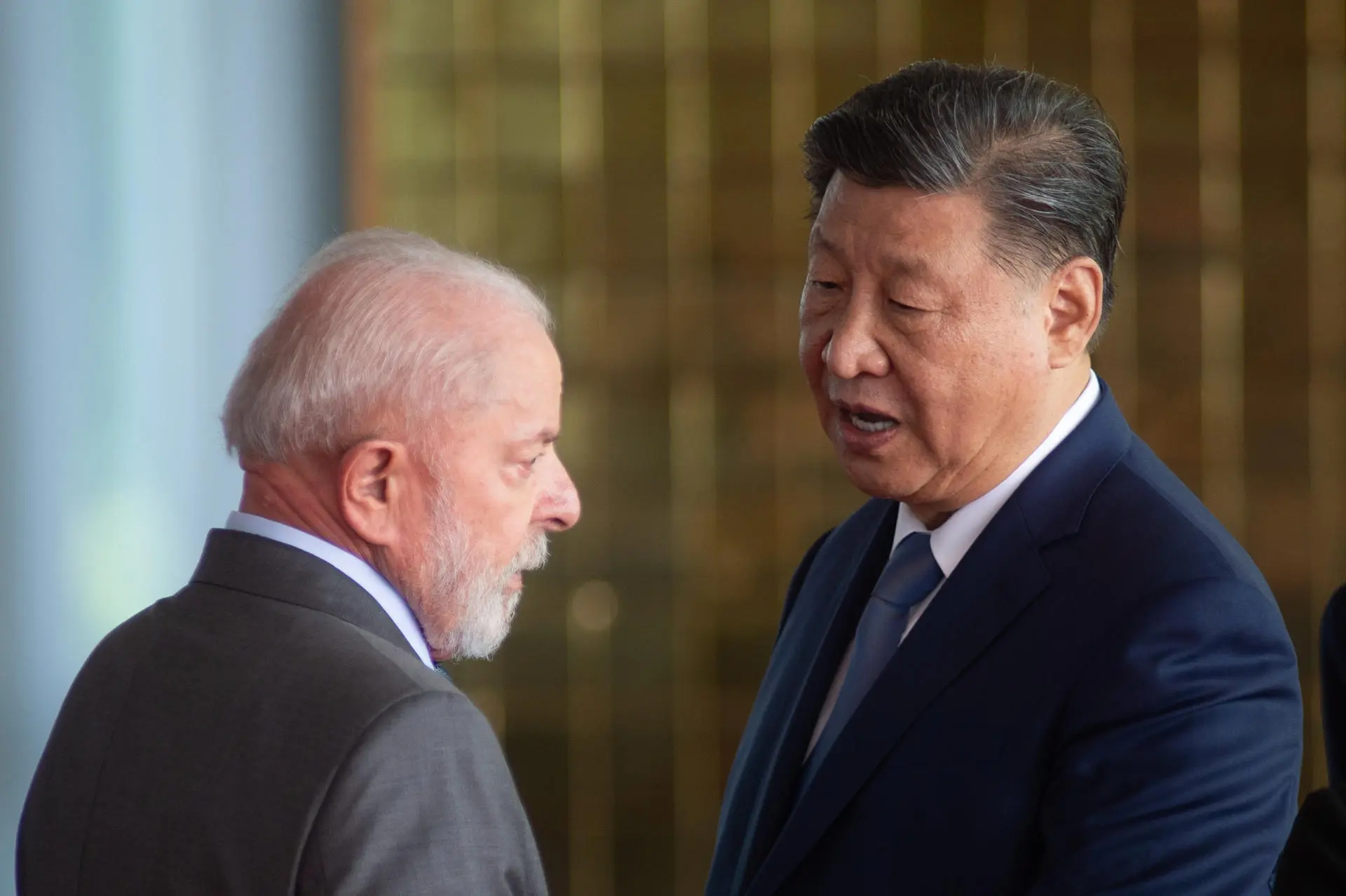 Lula discute tarifaços dos EUA com Xi Jinping em conversa de uma hora - Imagem do artigo original