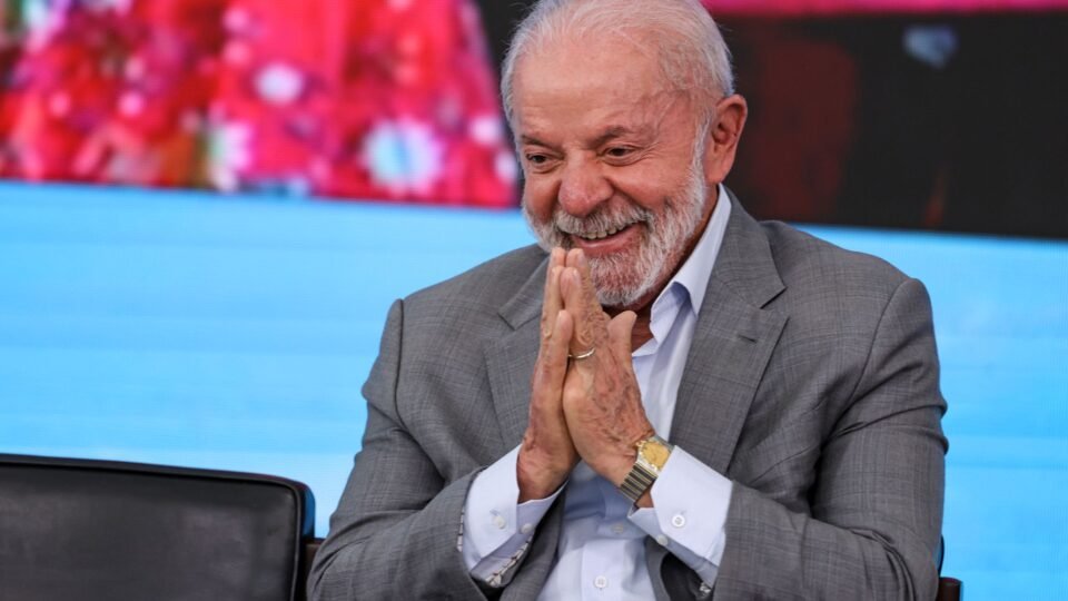 Governo anuncia crédito de R$ 30 bilhões para exportadores atingidos por tarifa de 50% dos EUA - Imagem do artigo original