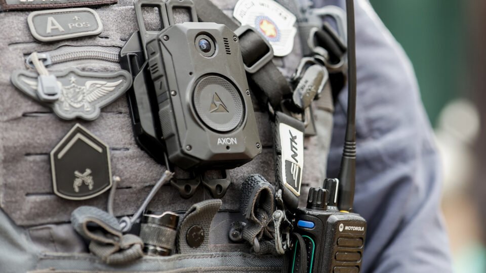 Comissão da Câmara aprova proposta que revoga portaria sobre uso de câmeras corporais por policiais - Imagem do artigo original