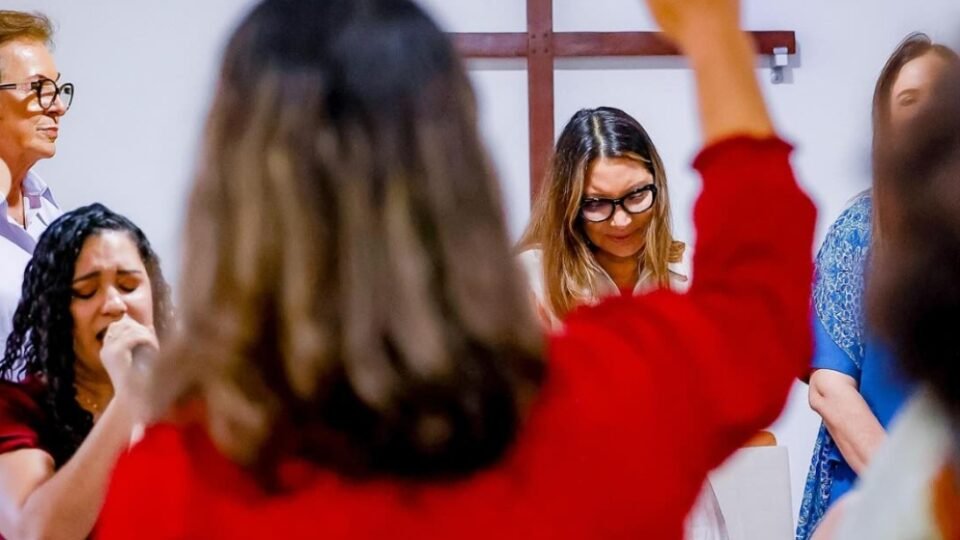 Janja intensifica aproximação com mulheres evangélicas em meio a aumento da rejeição a Lula - Imagem do artigo original