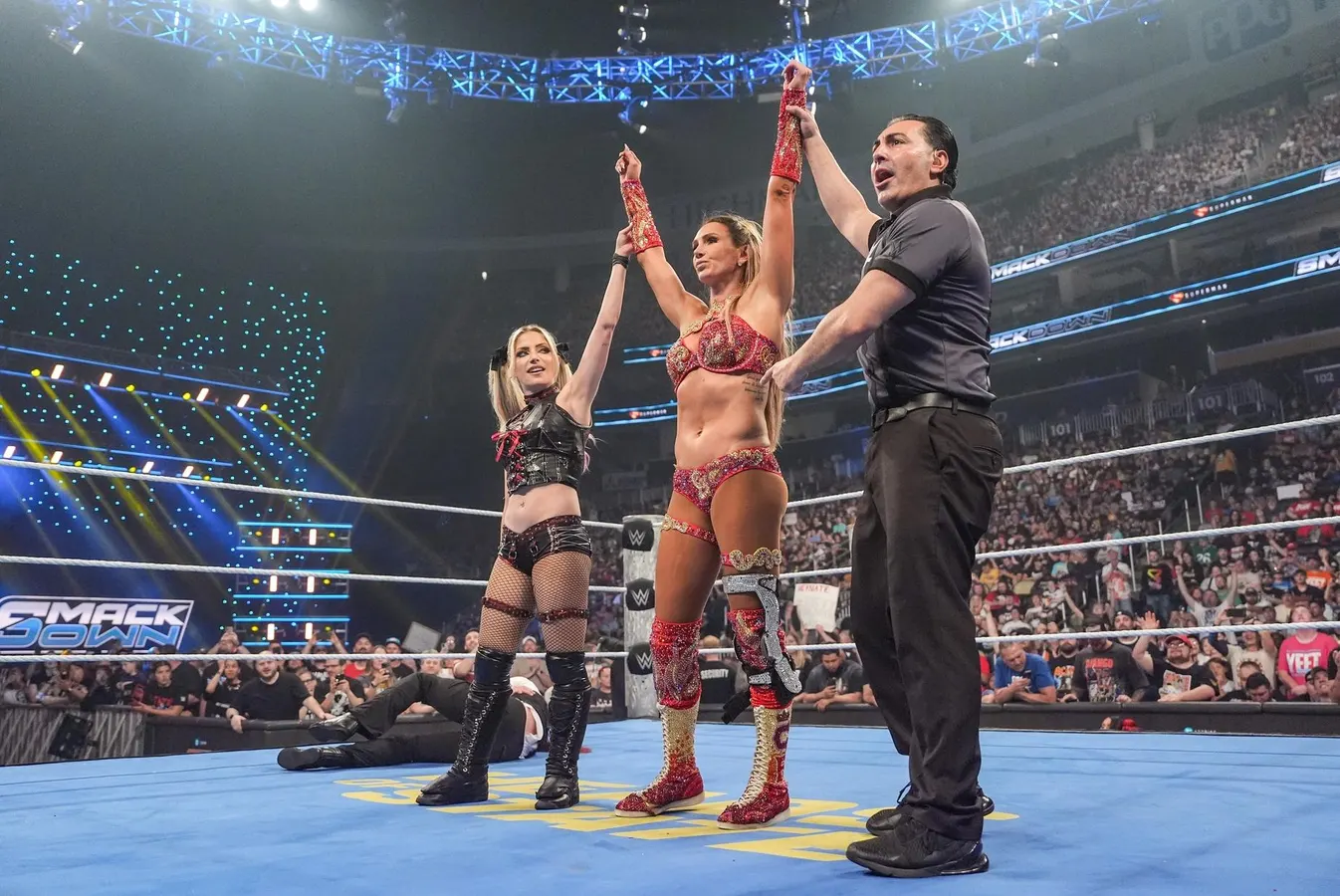 Charlotte Flair e Alexa Bliss conquistam os títulos femininos de duplas no WWE SummerSlam 2025 - Imagem do artigo