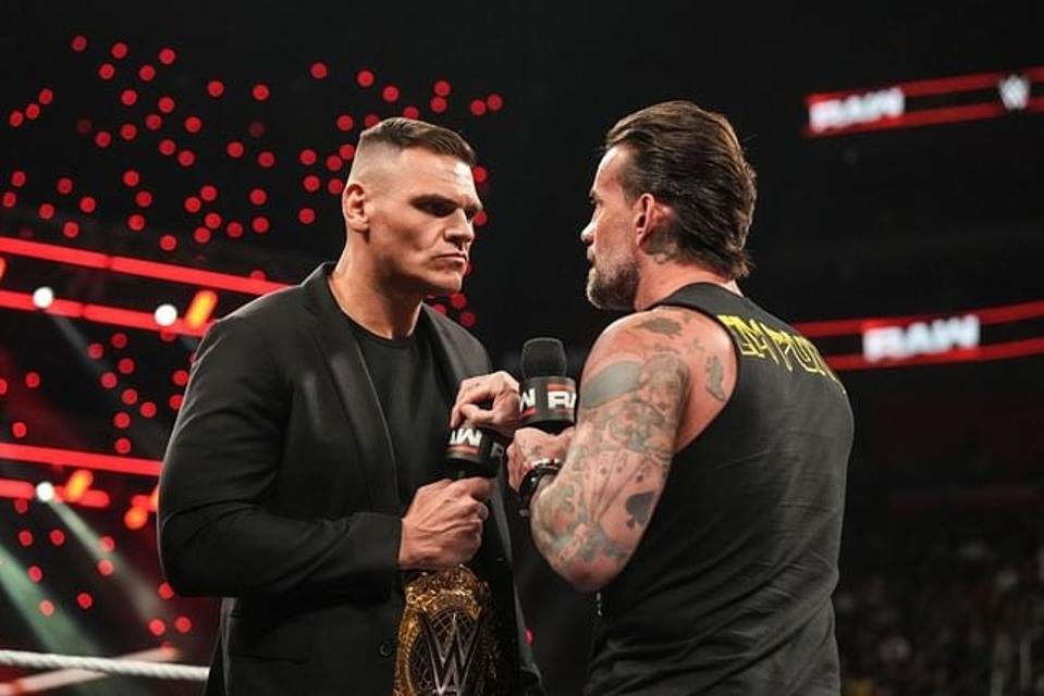 SummerSlam 2025 inicia com Seth Rollins surpreendendo CM Punk e novo campeão mundial - Imagem do artigo