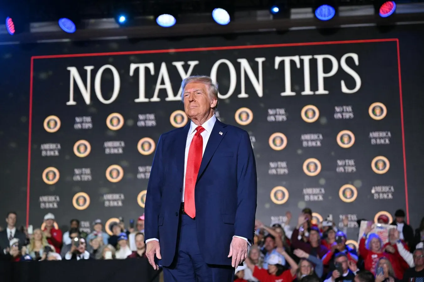 Pesquisas indicam desgaste de Trump em tarifas e descrença em cortes de impostos nos EUA - Imagem do artigo
