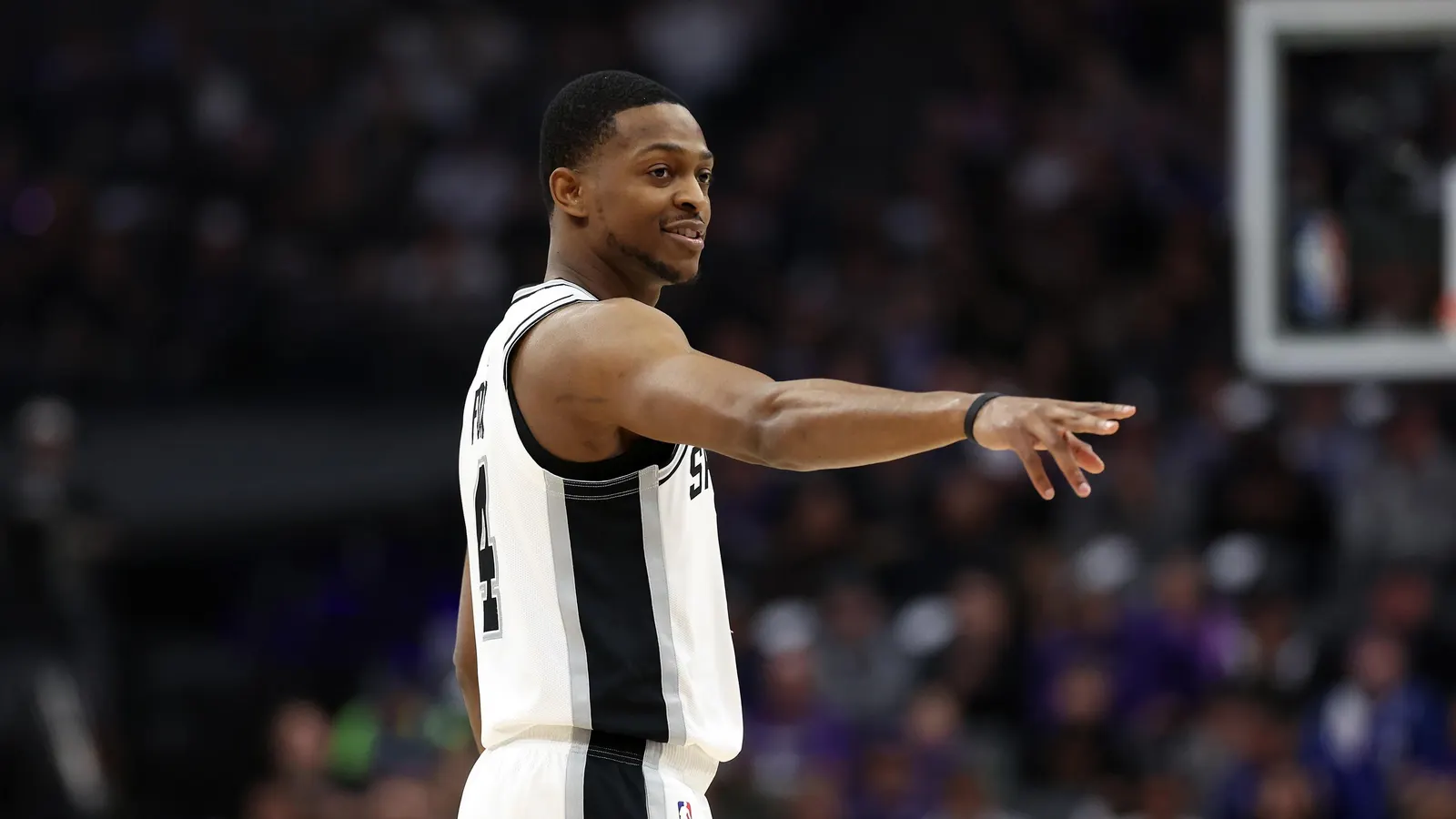 Spurs estendem contrato máximo de De’Aaron Fox até 2030 e geram debate sobre impacto no teto salarial - Imagem do artigo
