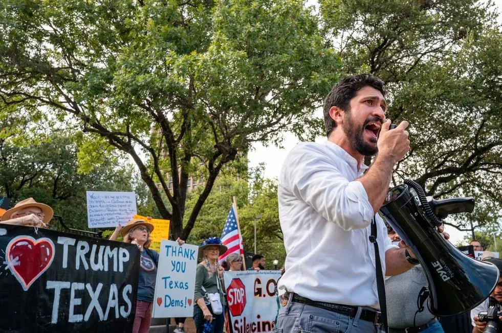 Greg Casar rebate Abbott e critica ordem de prisão contra democratas que deixaram o Texas - Imagem do artigo