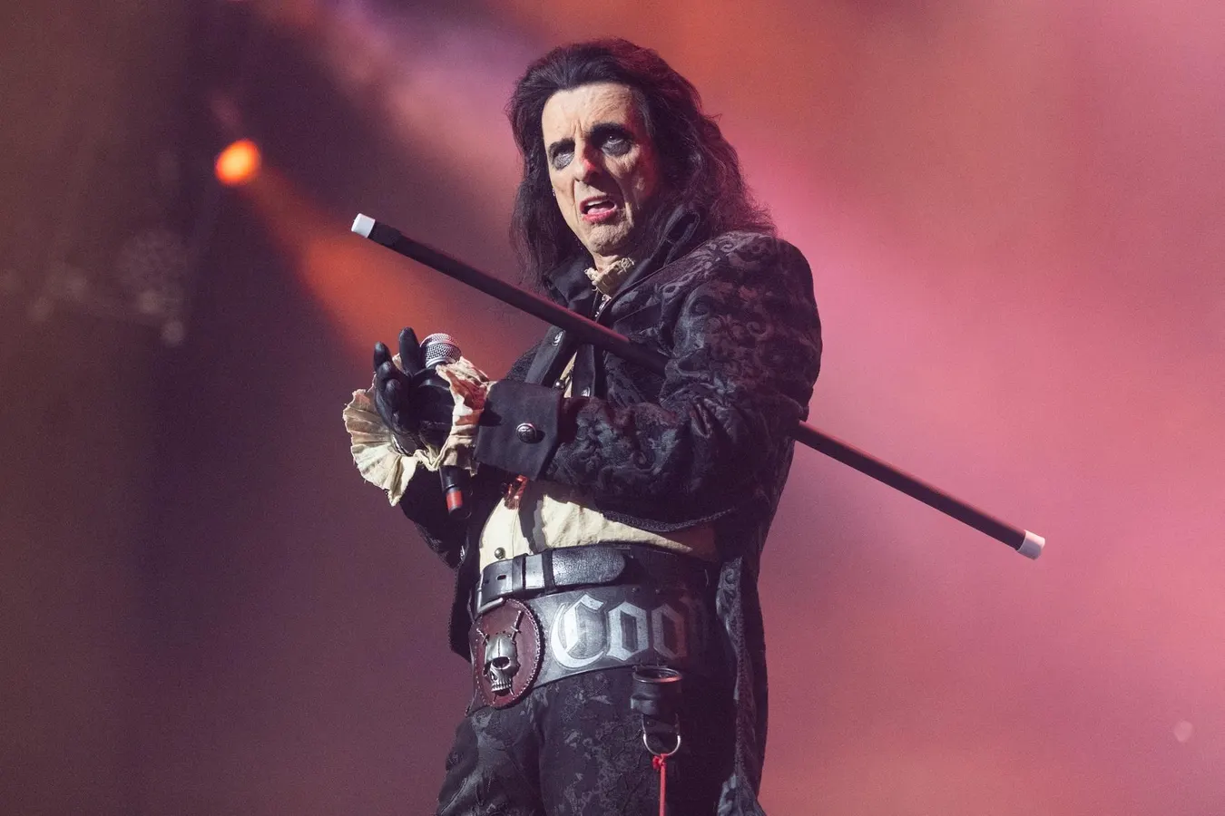 Alice Cooper estreia “The Revenge of Alice Cooper” no topo da parada britânica de rock e metal - Imagem do artigo