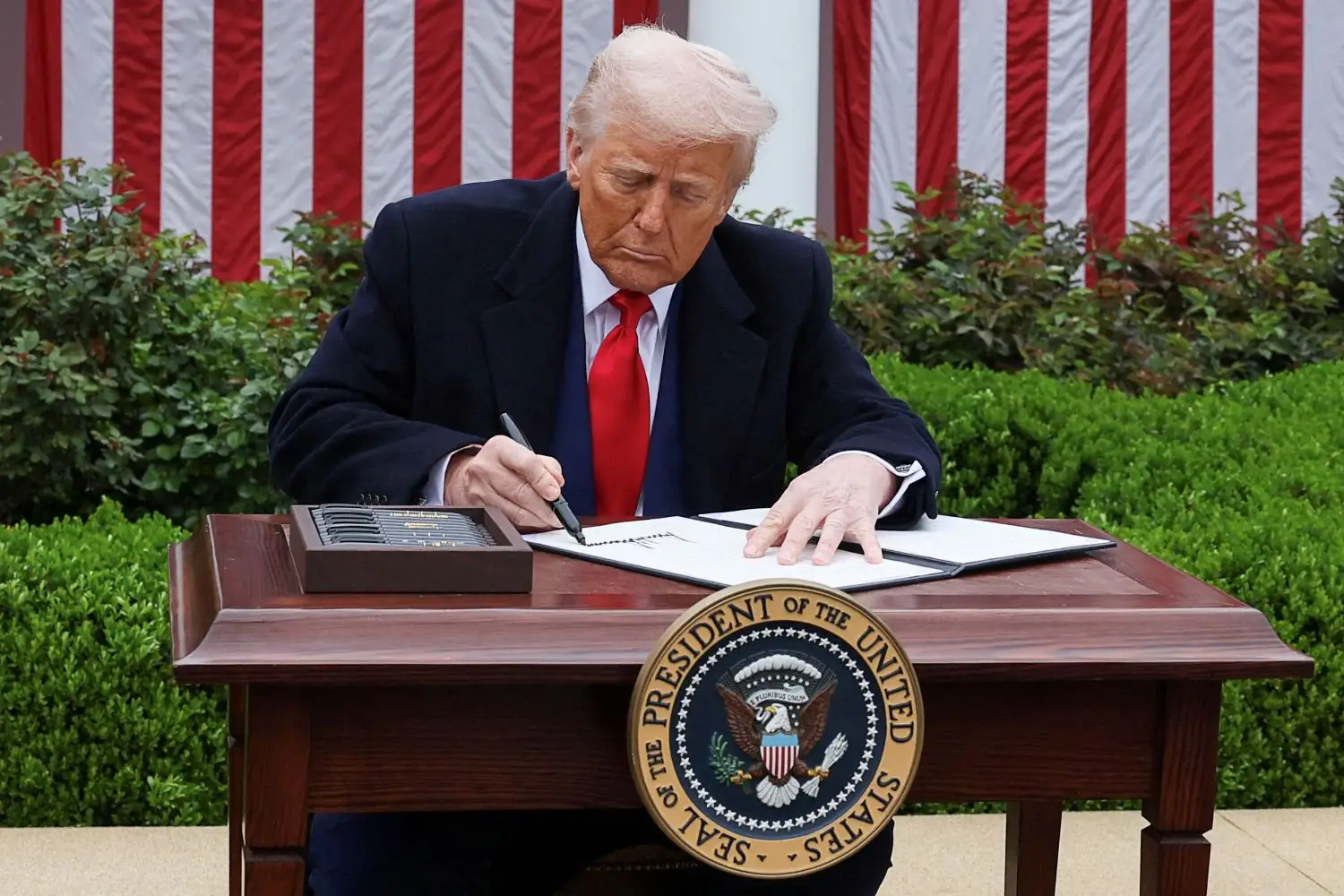 Novas tarifas de Trump atingem mais de 90 países e elevam imposto médio dos EUA ao maior nível em 90 anos - Imagem do artigo