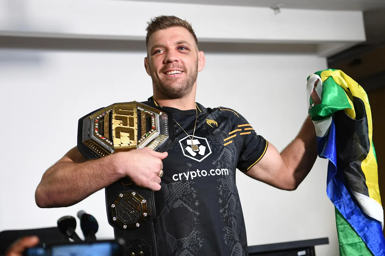 UFC 319: Du Plessis defende cinturão contra Chimaev; confira card completo e odds - Imagem do artigo