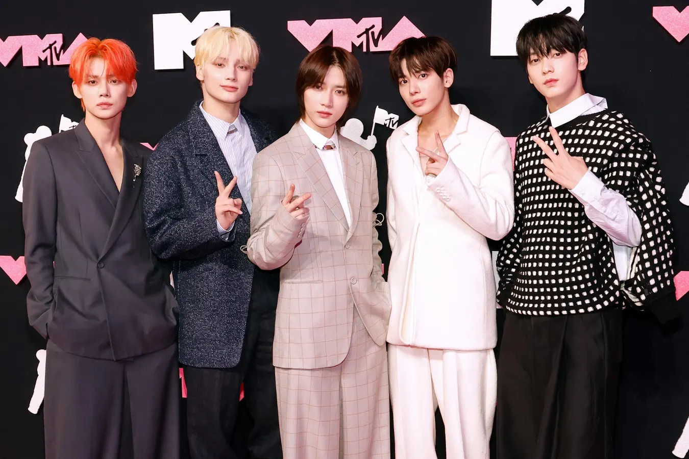 Tomorrow X Together estreia em 3º lugar na Billboard 200 e alcança sétimo top 10, igualando recorde de grupos de K-pop - Imagem do artigo
