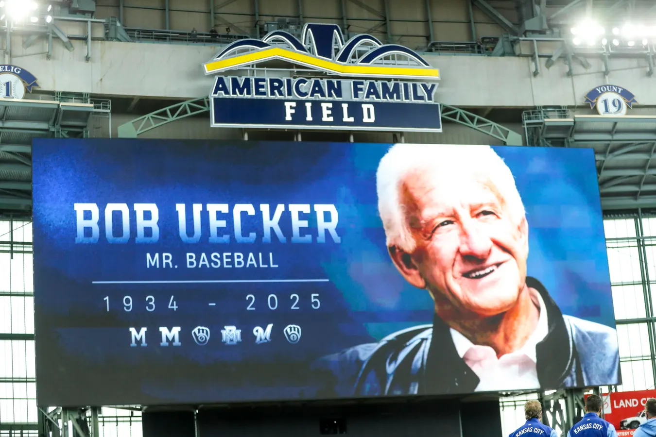 Milwaukee Brewers dedicam temporada de 2025 a Bob Uecker e lideram MLB com 74 vitórias - Imagem do artigo