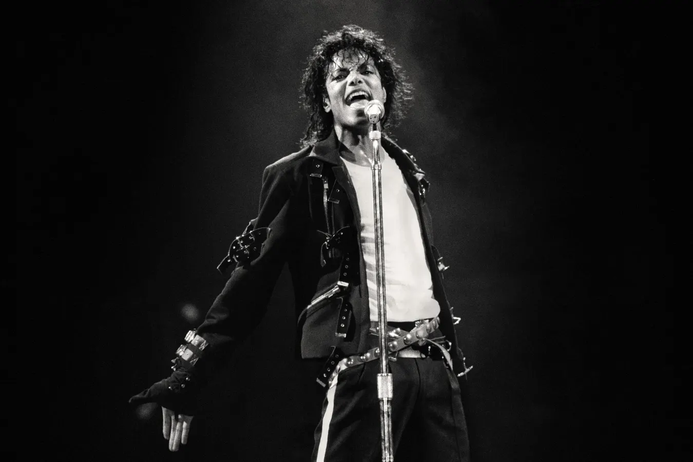 Coletânea “The Essential”, de Michael Jackson, retorna ao top 10 do Reino Unido após 15 anos - Imagem do artigo