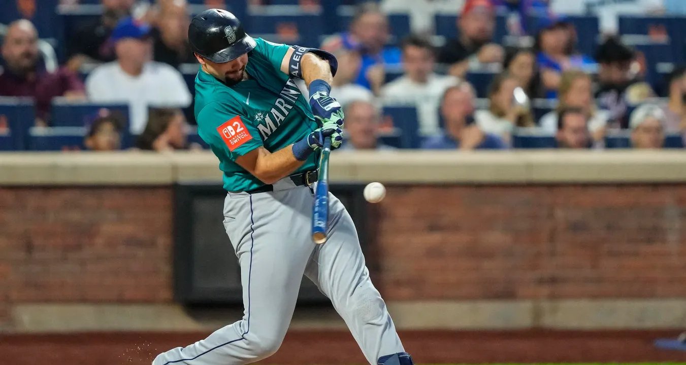 Cal Raleigh alcança 100 RBIs e 46º HR faltando 39 jogos para o Seattle Mariners - Imagem do artigo