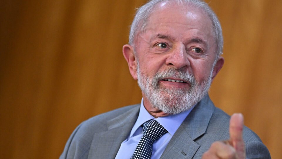 Pessimismo sobre a economia brasileira sobe para 45% após tarifa de 50% dos EUA, aponta Datafolha - Imagem do artigo original