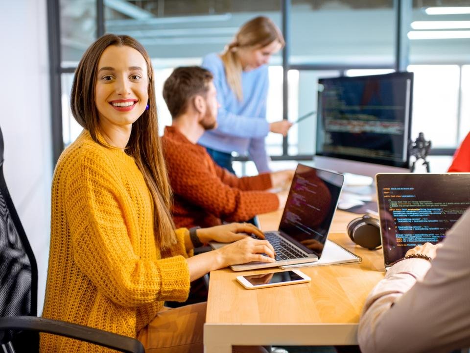 Especialistas debatem uso de instruções personalizadas para transformar IA em apoio terapêutico - Imagem do artigo original