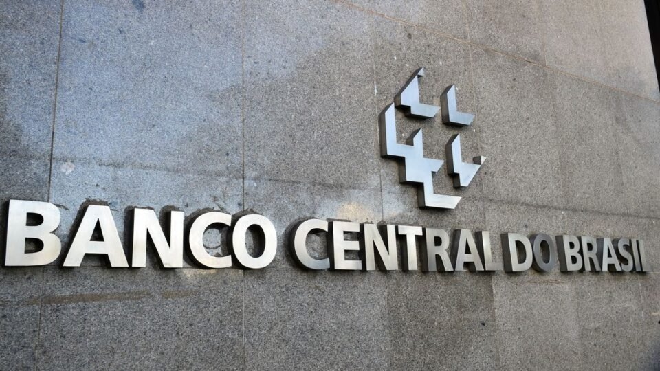 Servidores do Banco Central alertam para risco de falhas no Pix e pedem aprovação de PEC da autonomia - Imagem do artigo original