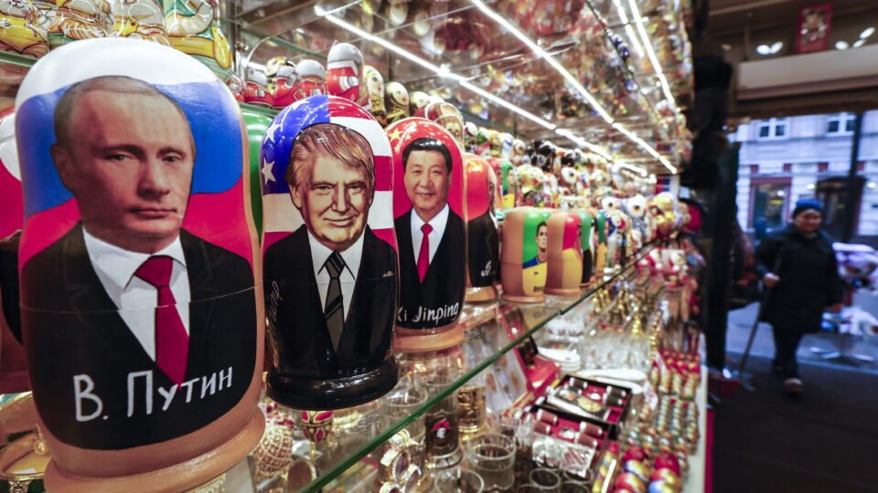 China apoia aproximação entre Trump e Putin e cobra acordo de paz “justo e duradouro” na Ucrânia - Imagem do artigo original
