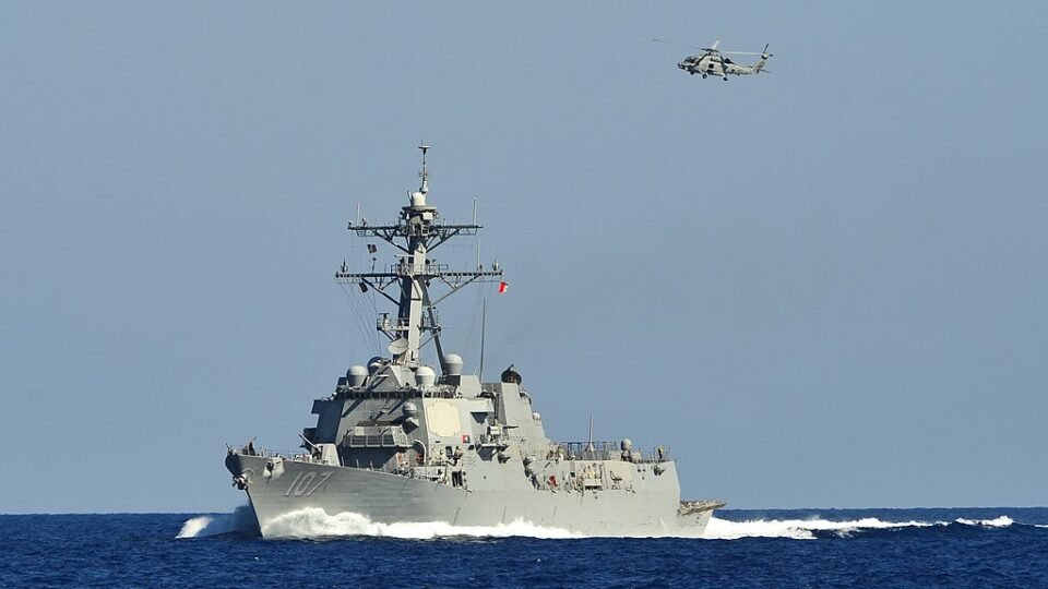 EUA enviam três navios de guerra para intensificar combate ao narcotráfico próximo à Venezuela - Imagem do artigo original