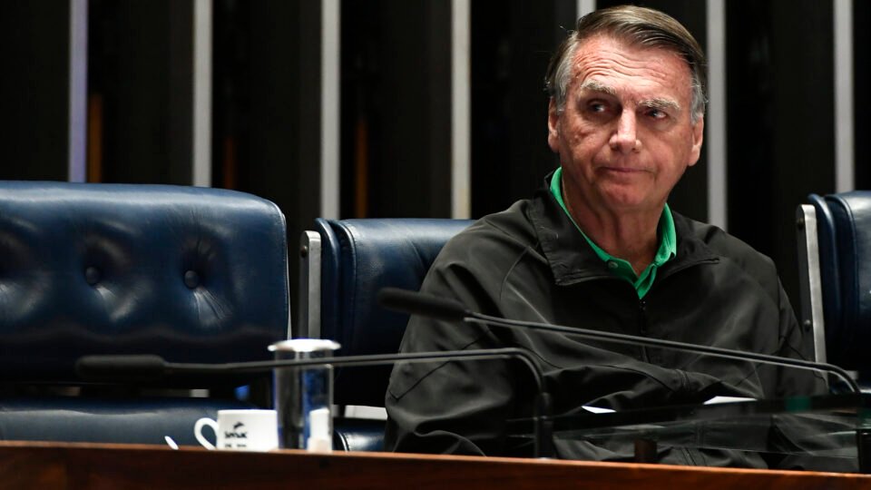 PF indicia Bolsonaro e Eduardo; Moraes cobra explicações e envia relatório à PGR - Imagem do artigo original