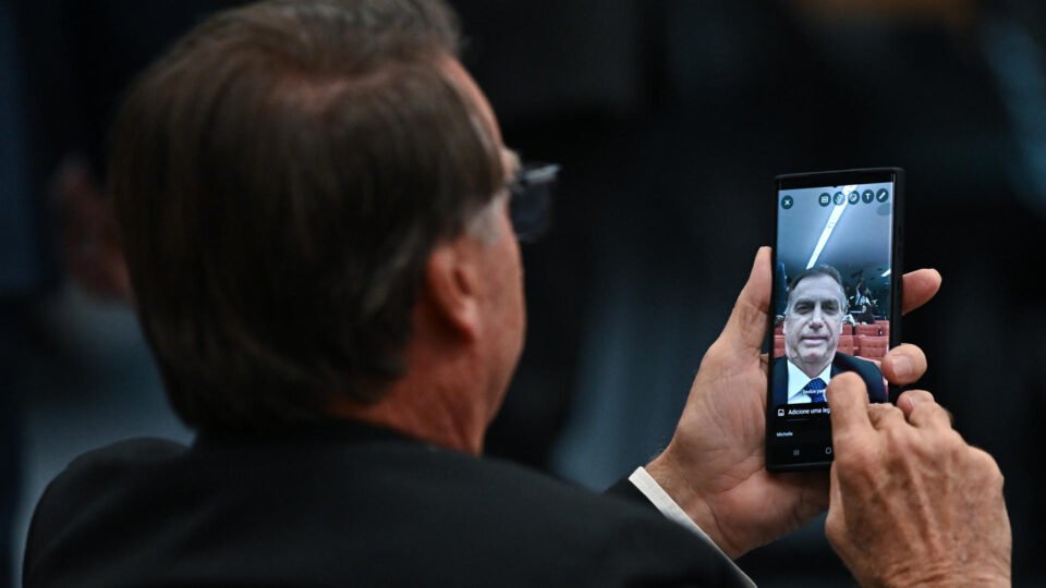 Relatório da PF apresenta mensagens de atrito entre Jair e Eduardo Bolsonaro e áudios de Silas Malafaia - Imagem do artigo original
