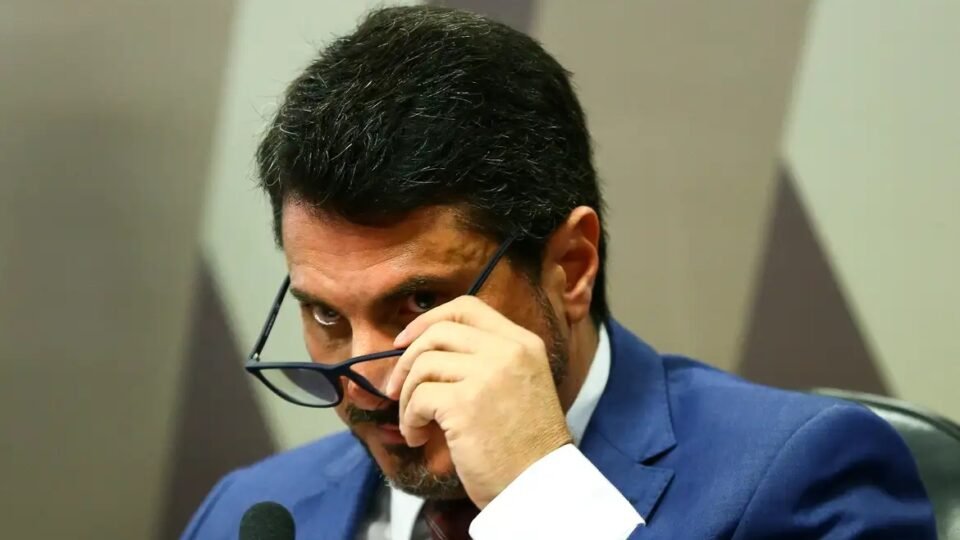 Marcos do Val exibe tornozeleira em vídeo e desafia ministro do STF - Imagem do artigo original
