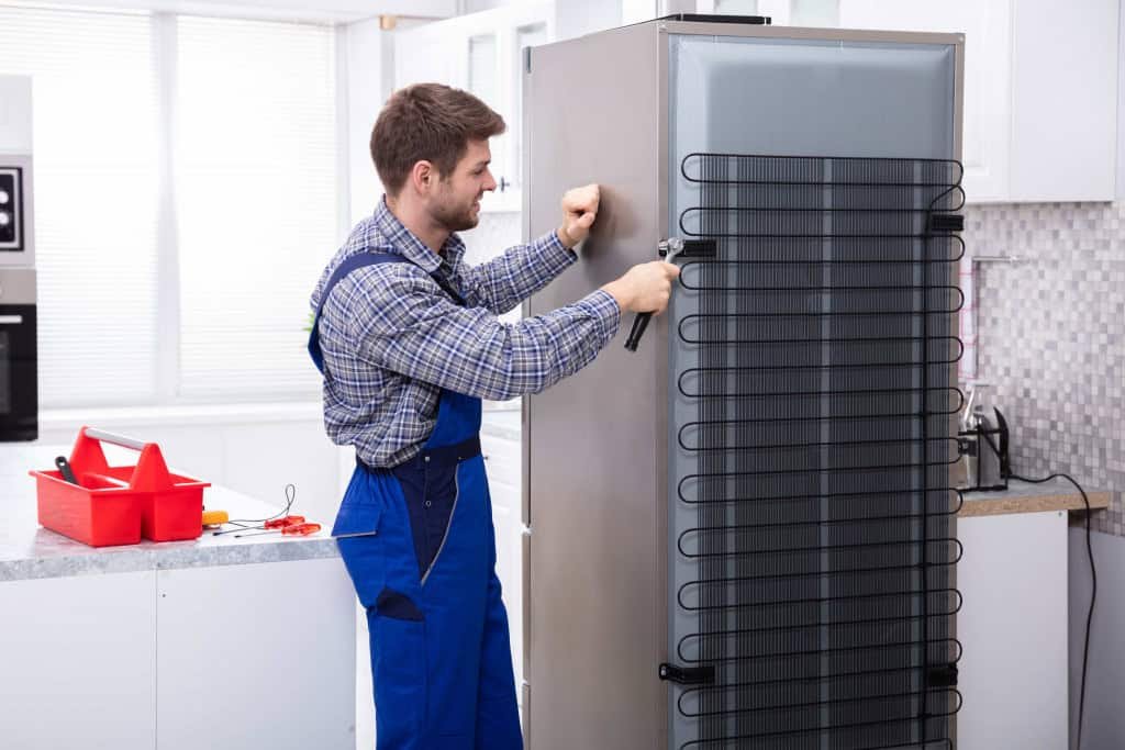 Cinco práticas comuns elevam o risco de acidentes com extensões elétricas em residências - Imagem do artigo original