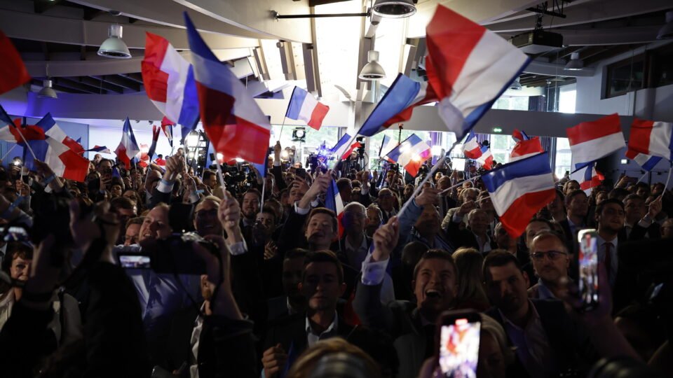 Nacionalistas franceses querem novas legislativas ou renúncia de Emmanuel Macron - Imagem do artigo